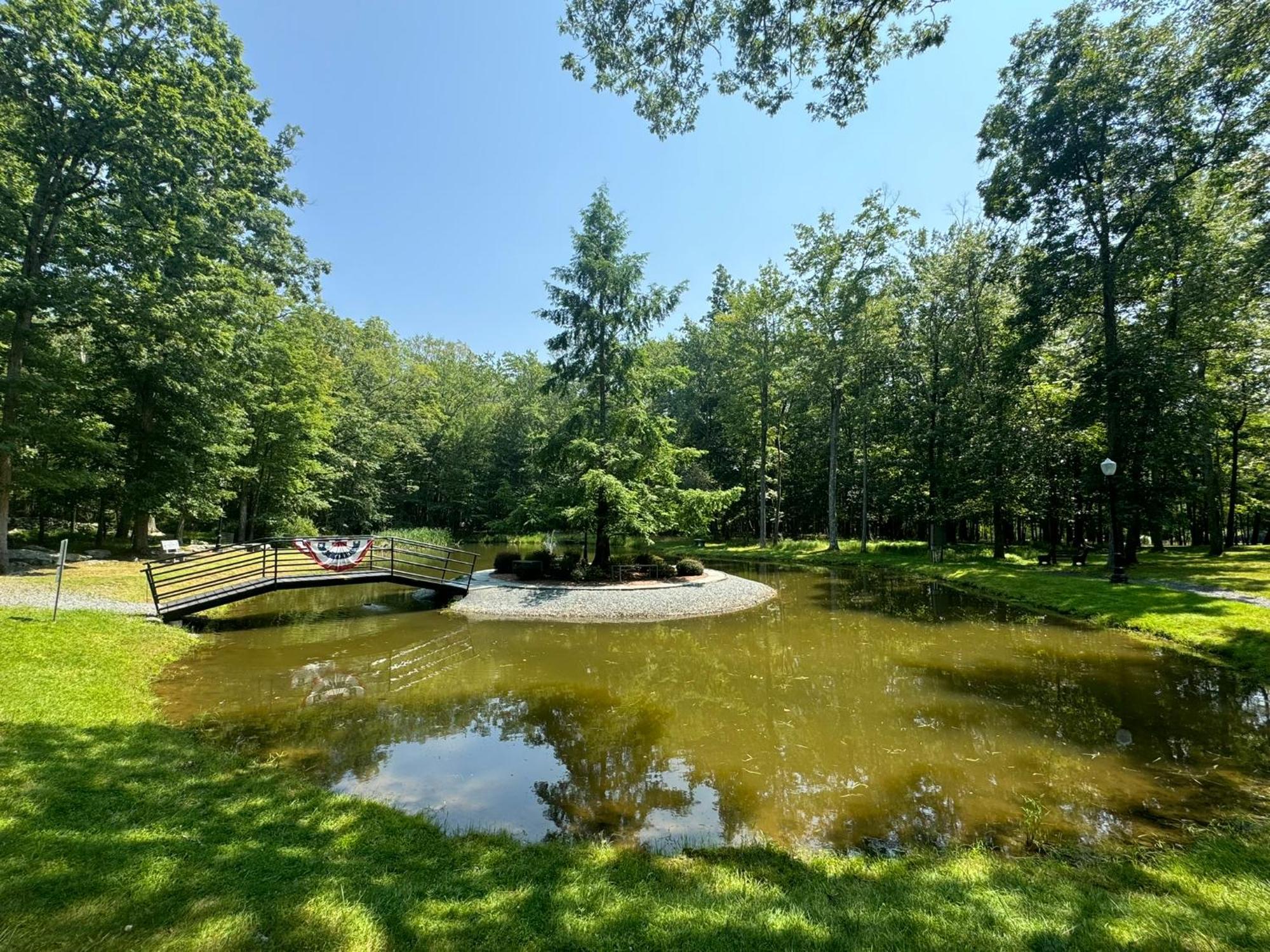 The Flying Dutchman Cottage In Amenities Filled Masthope Community Ski Big Bear Lackawaxen Exterior photo
